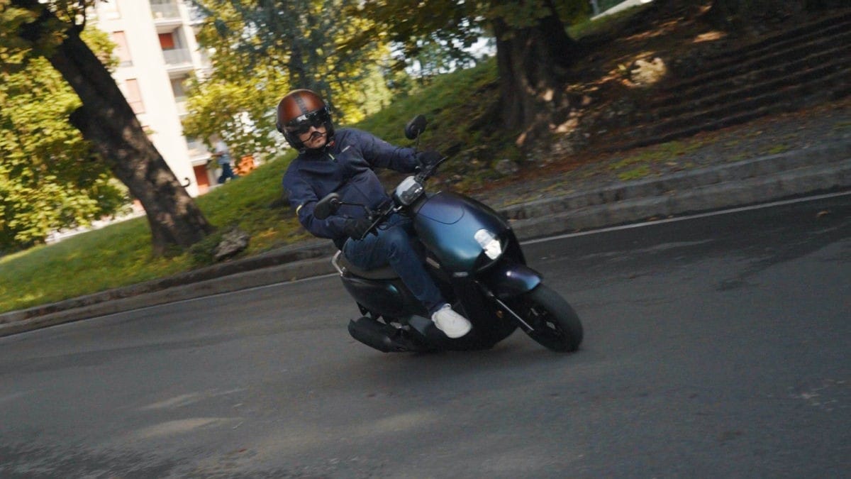 Leggerissimo, pratico e non consuma niente: ecco il SYM Colibrì 125, un nuovo peso piuma per la città